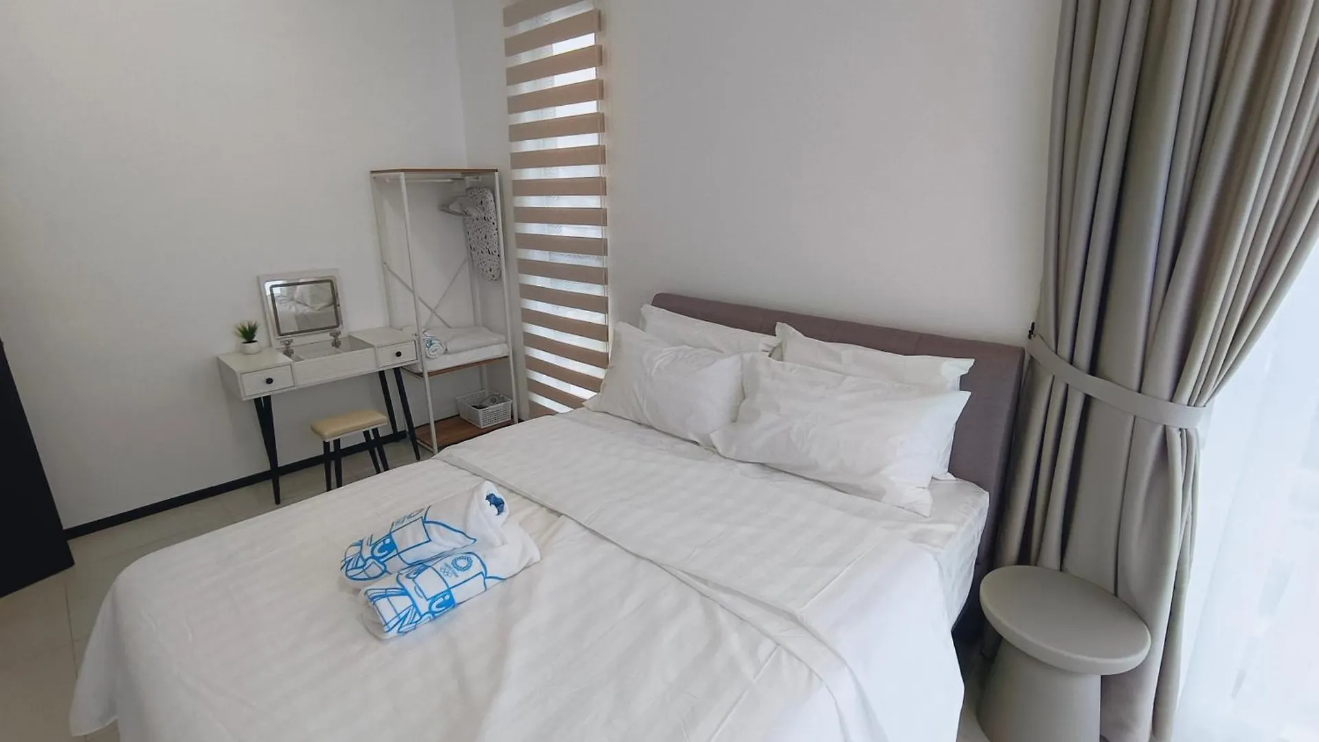 Infinity Pool, Urban Suites, Georgetown, 2 Car Parks By Star Home Apartament George Town