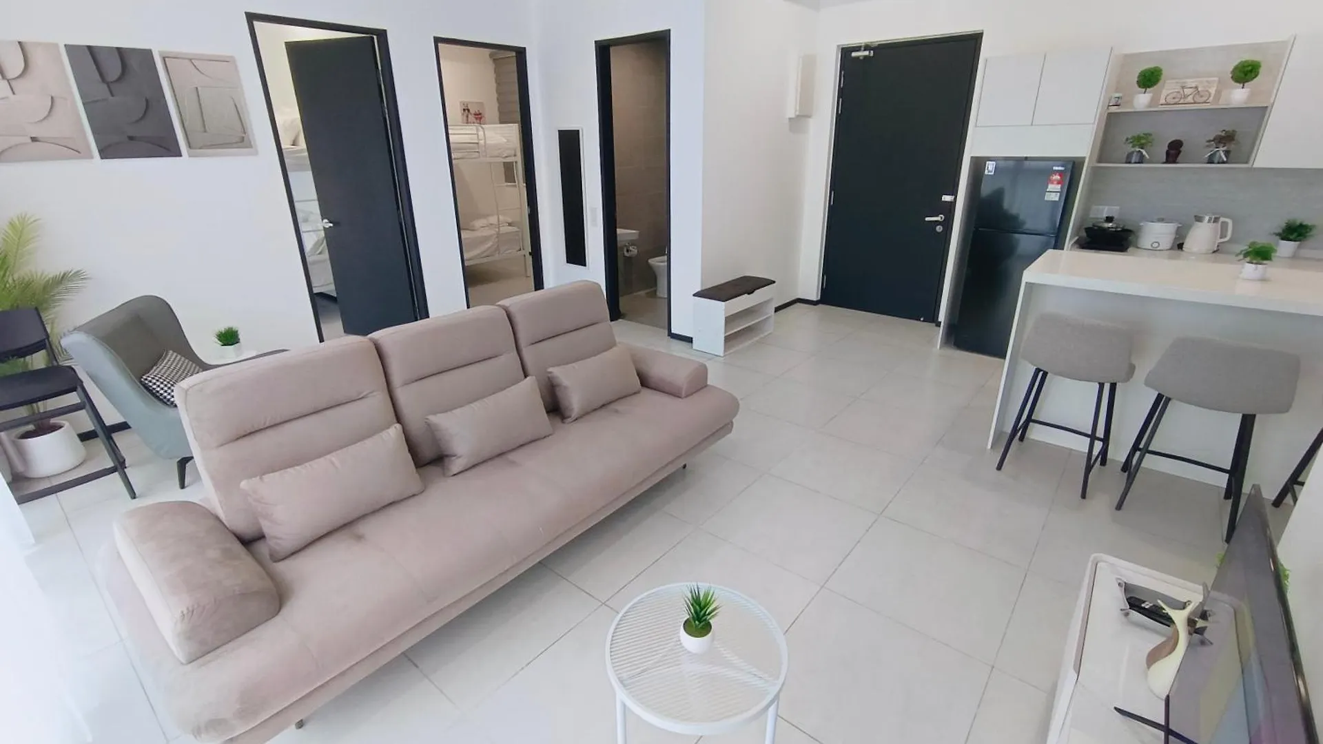 Infinity Pool, Urban Suites, Georgetown, 2 Car Parks By Star Home Apartament George Town