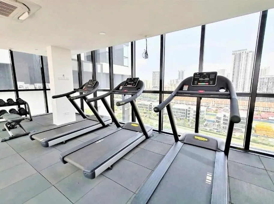Infinity Pool, Urban Suites, Georgetown, 2 Car Parks By Star Home George Town