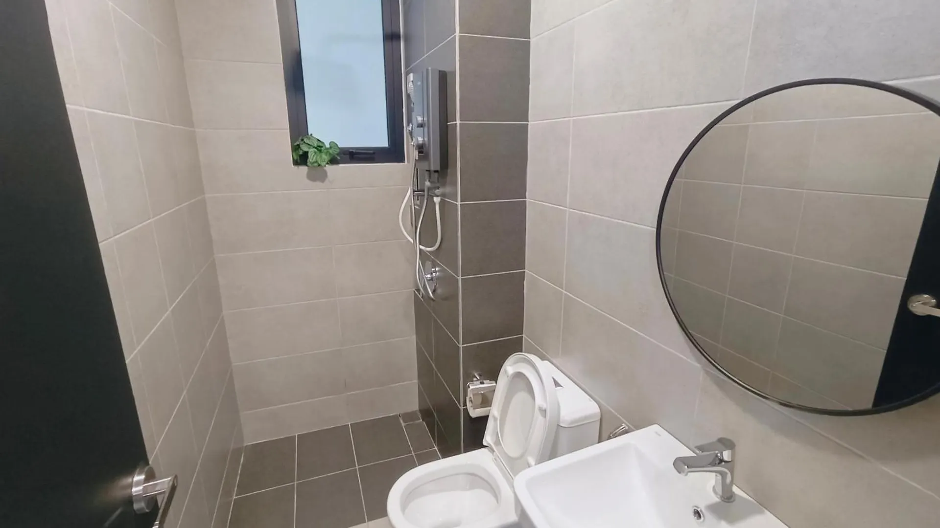 Infinity Pool, Urban Suites, Georgetown, 2 Car Parks By Star Home George Town
