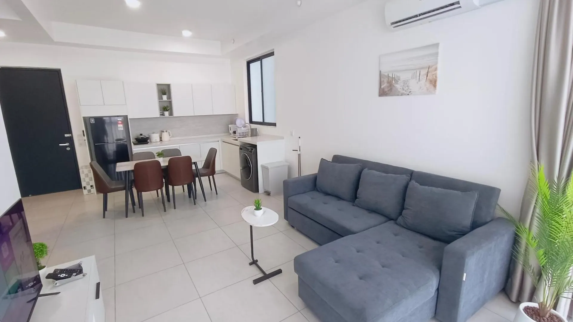 Infinity Pool, Urban Suites, Georgetown, 2 Car Parks By Star Home George Town