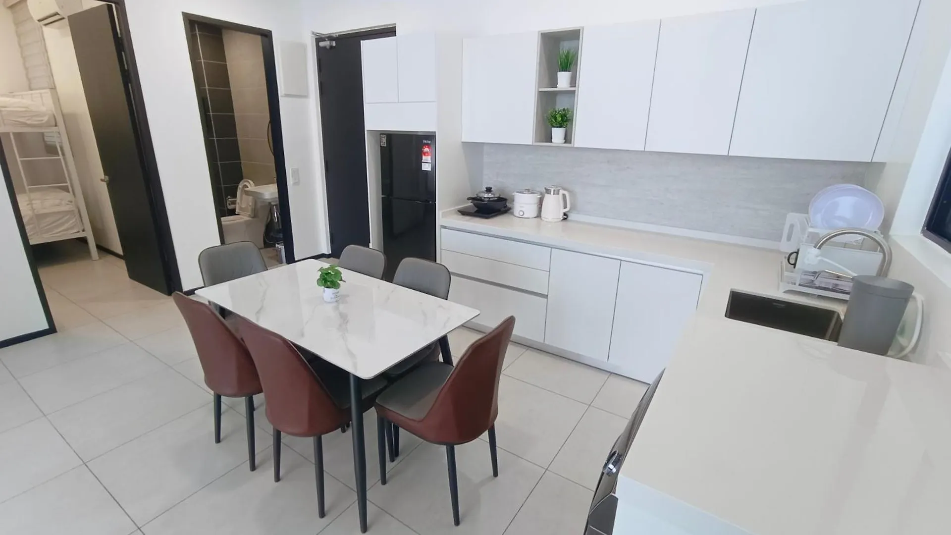Infinity Pool, Urban Suites, Georgetown, 2 Car Parks By Star Home 0*, George Town