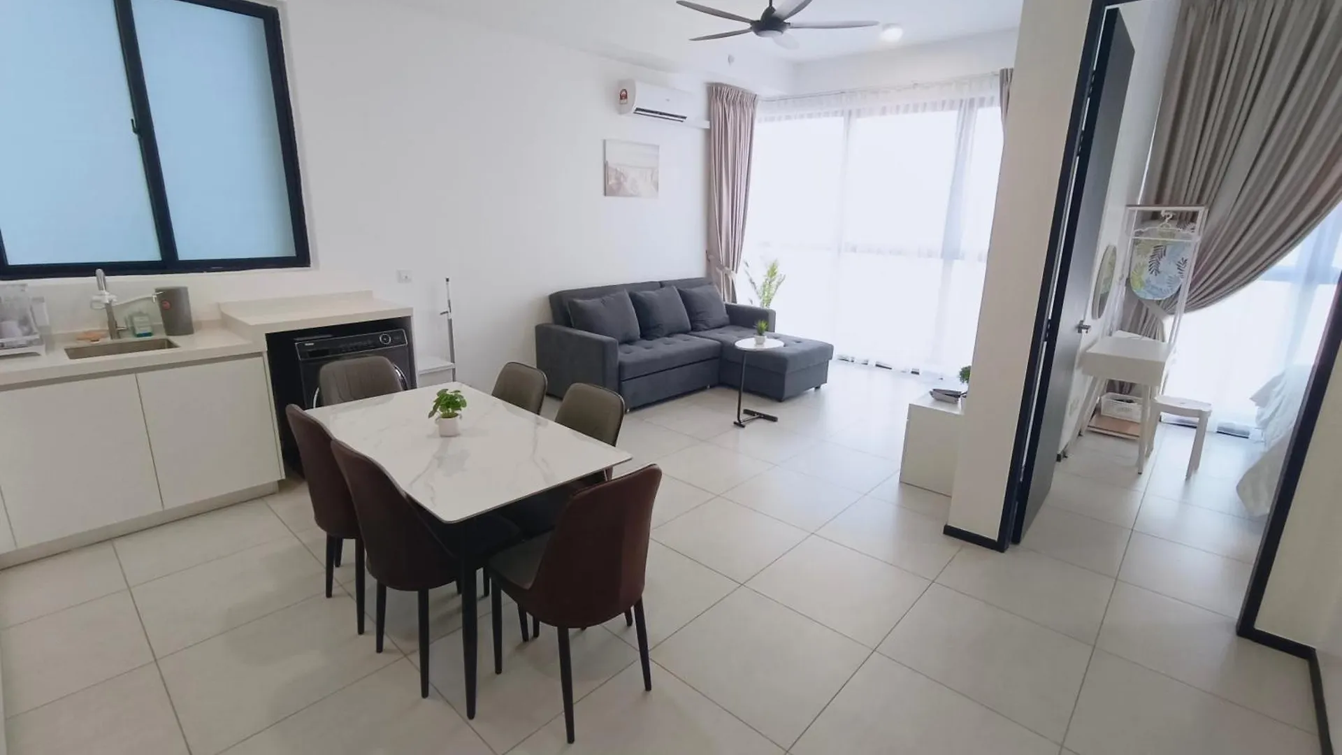Infinity Pool, Urban Suites, Georgetown, 2 Car Parks By Star Home 0*, George Town